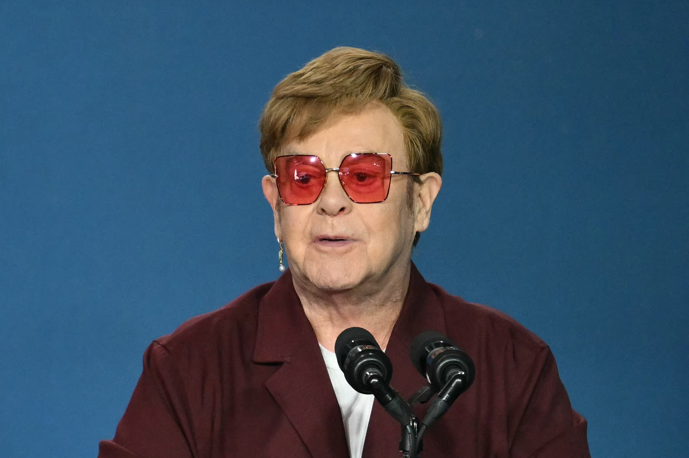 Elton John, 78, Reveals the 5 Words He Wants on His Tombstone