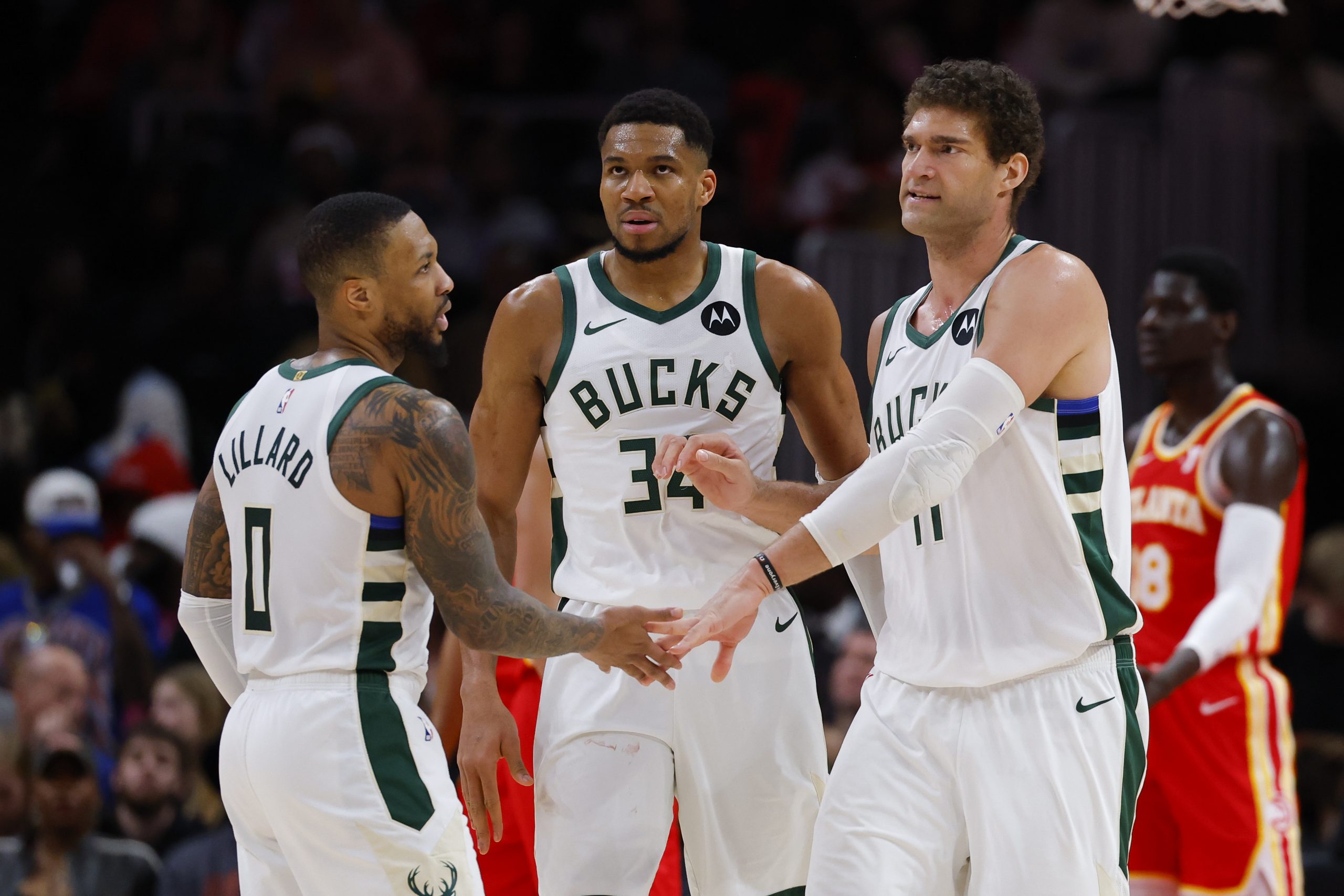 Bucks Injury Report: Giannis Antetokounmpo, Damian Lillard Status Revealed vs Lakers