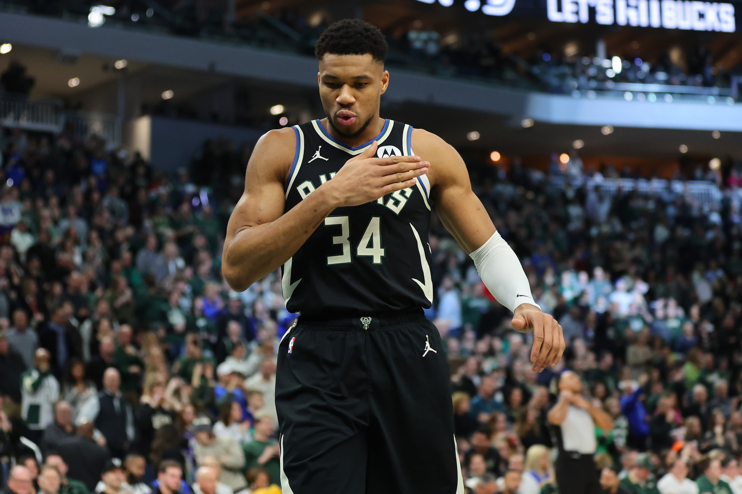 Bucks Injury Report: Giannis Antetokounmpo Status Revealed Against Pelicans
