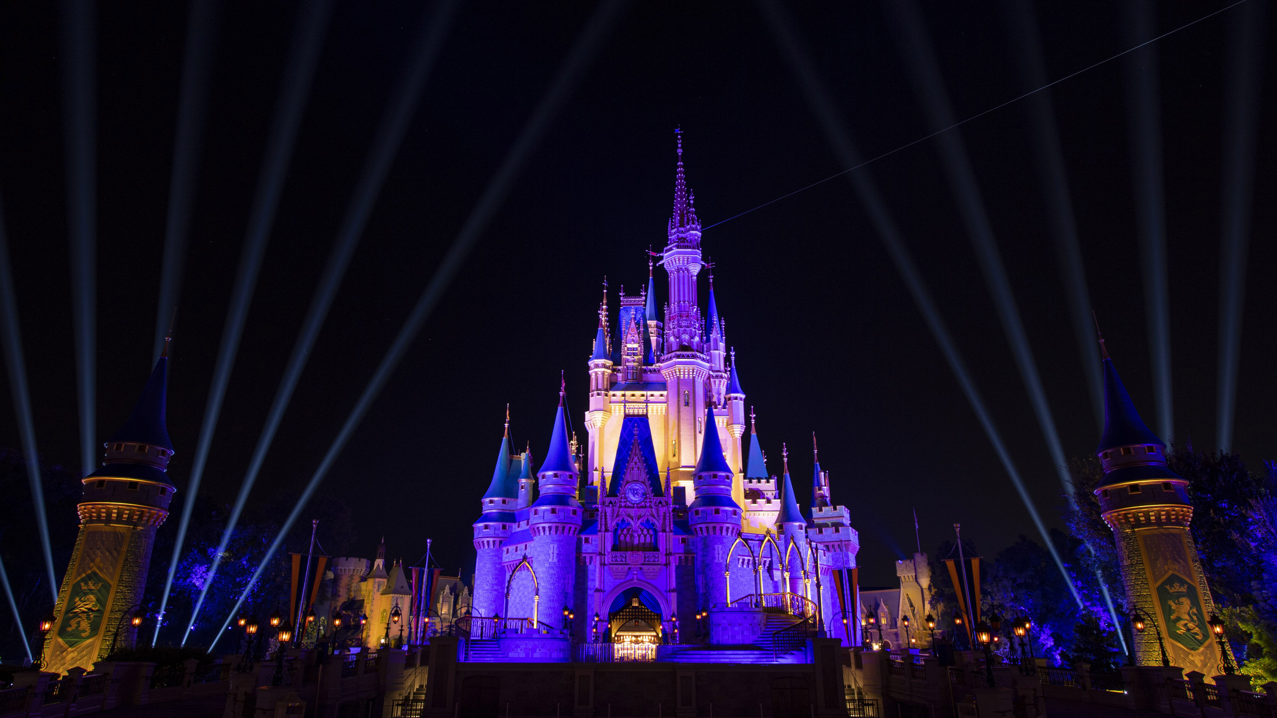Florida Dad Goes to Disney World, Left Stunned by Total Bill