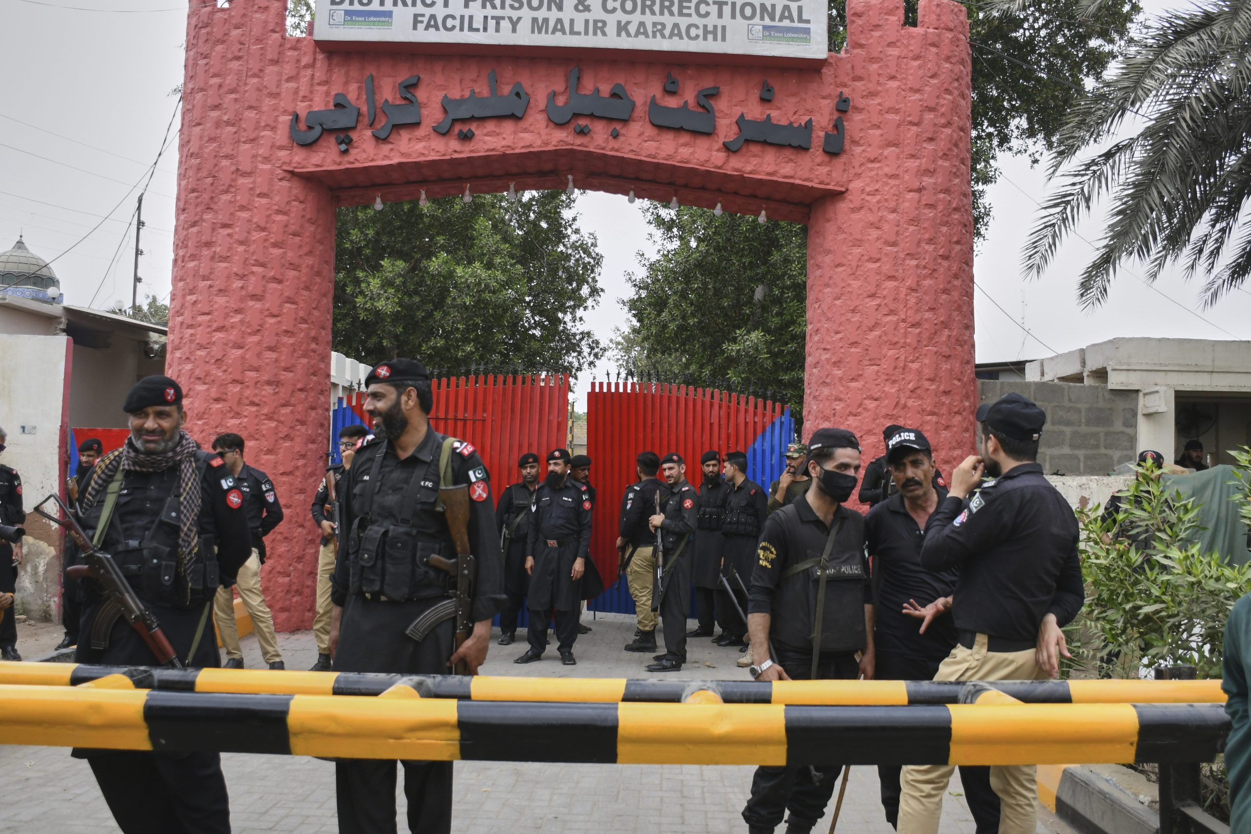 Over 200 Prison Inmates Escape During Earthquake Evacuation