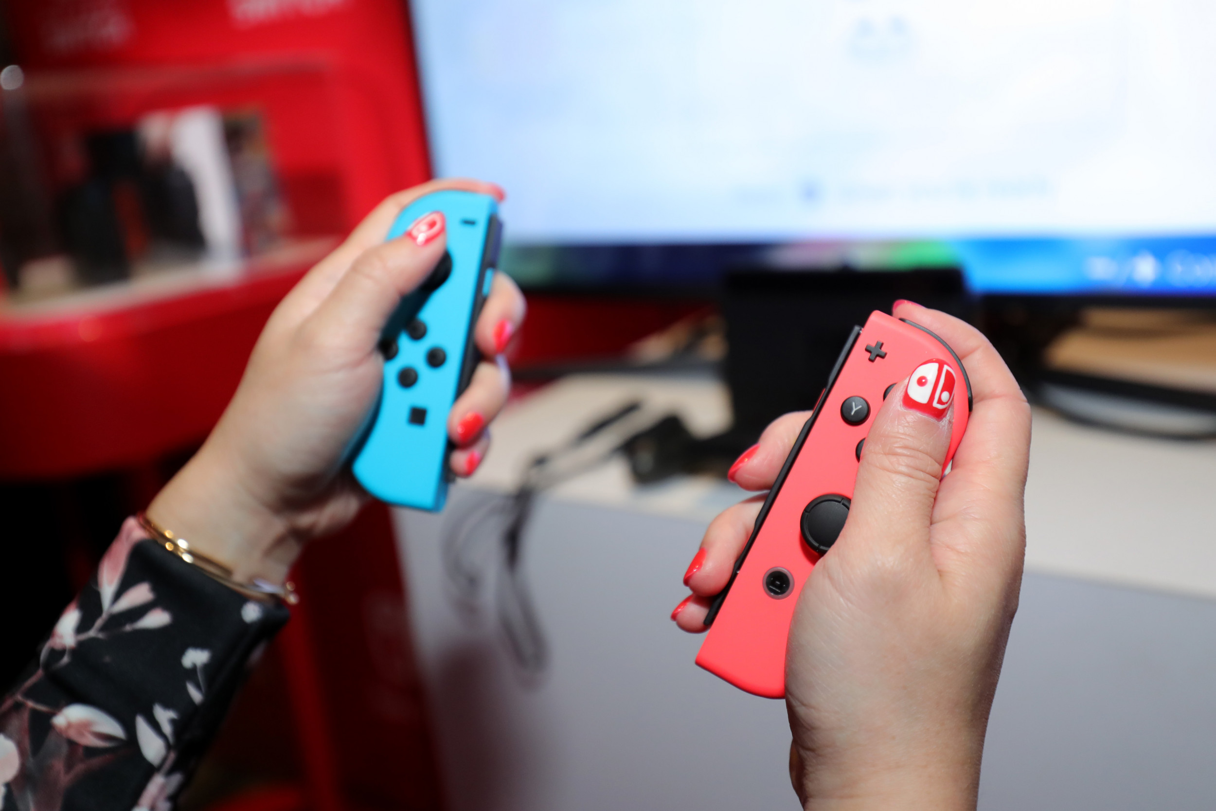 Man Locking Himself in Bathroom to Play Video Games and Avoid Girlfriend Backed