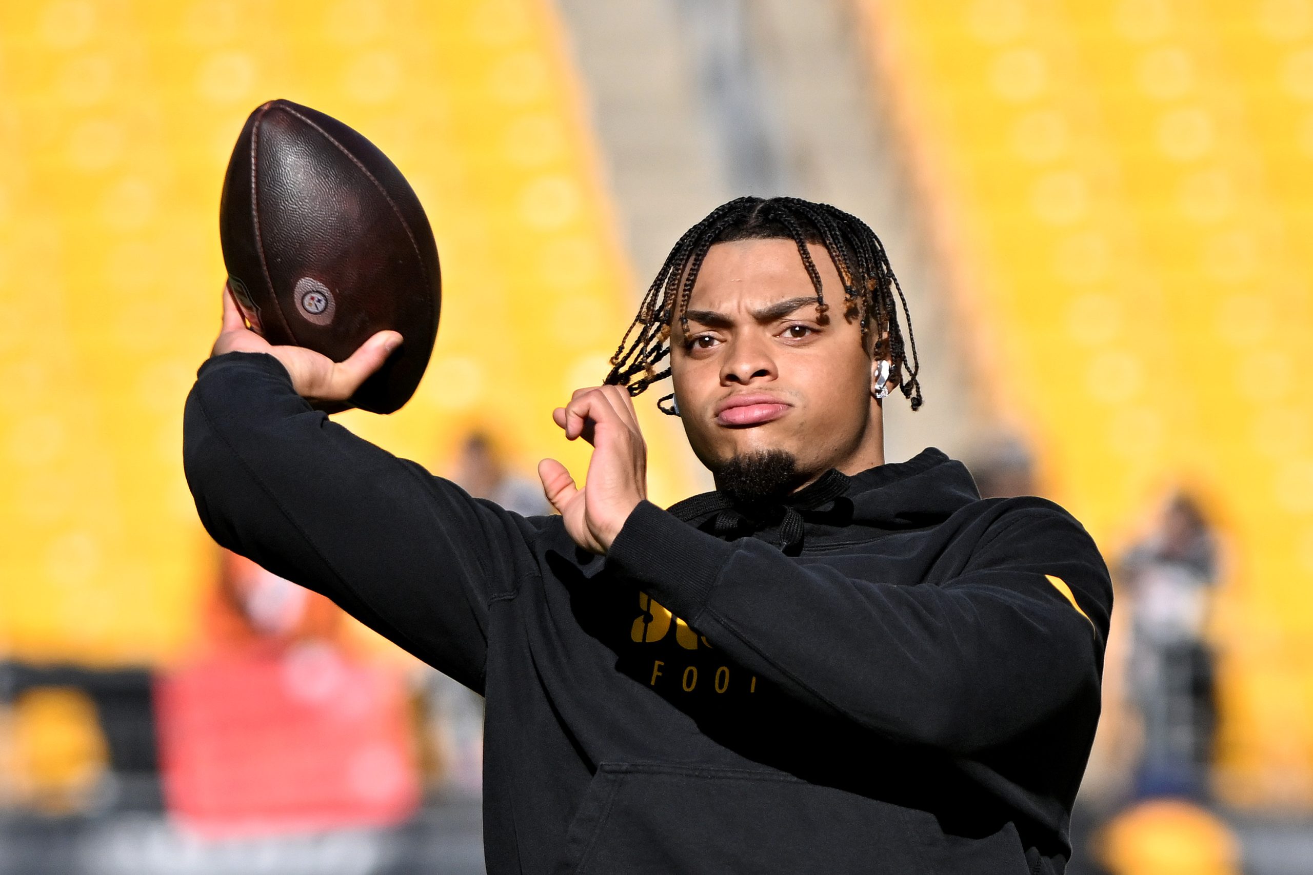Jets’ Justin Fields Given Official Injury Status, Return Timeline