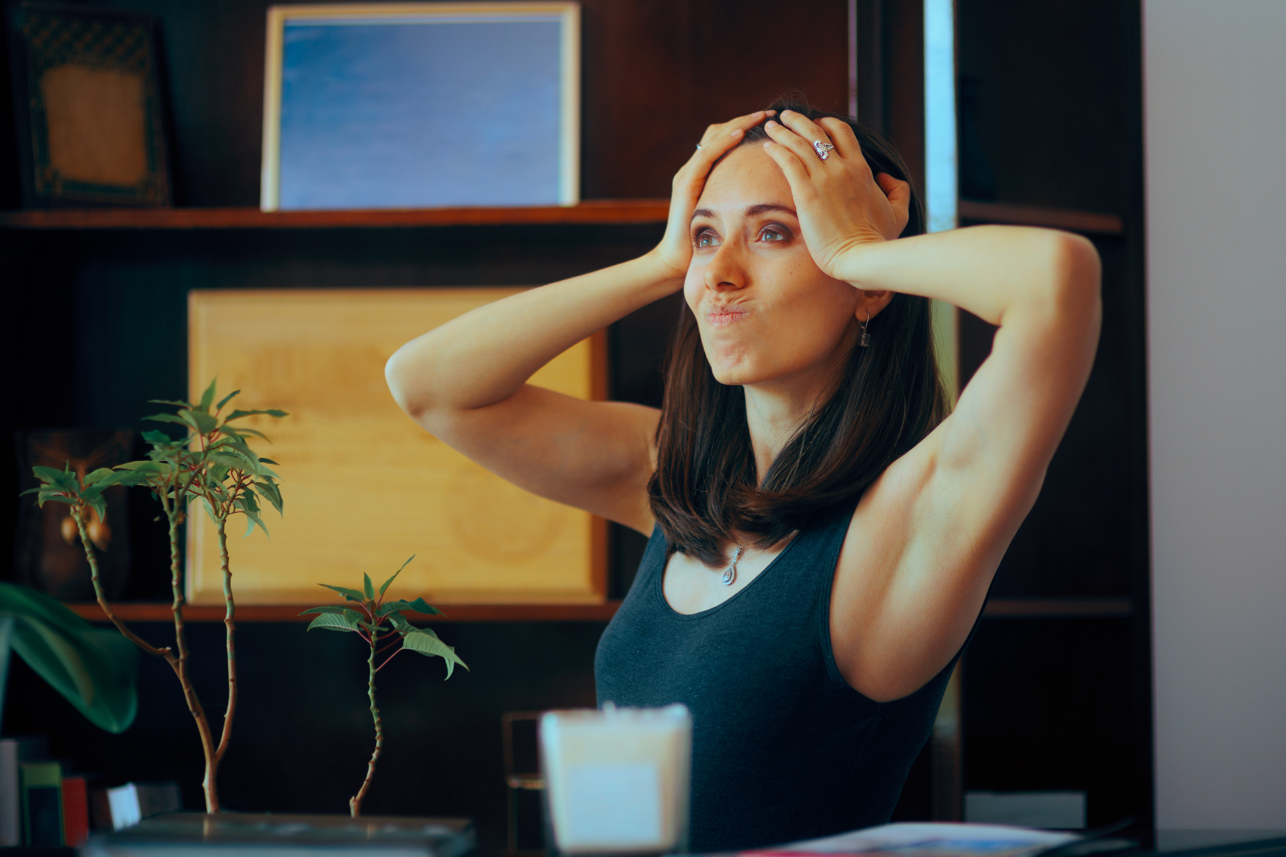 Female Hotel Employee Tells Guest He’s Late Checking Out—His Response Stuns